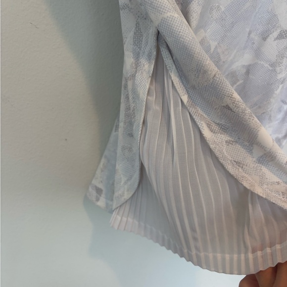 Lululemon Athletica White Patterned Blouse 6 - Picture 4 of 5